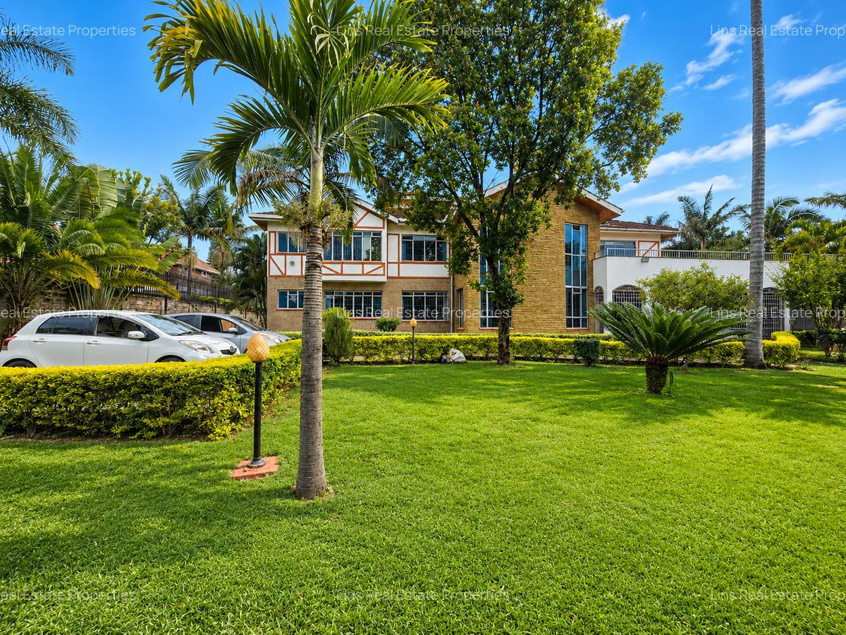 6 Bed House with En Suite in Runda - 2