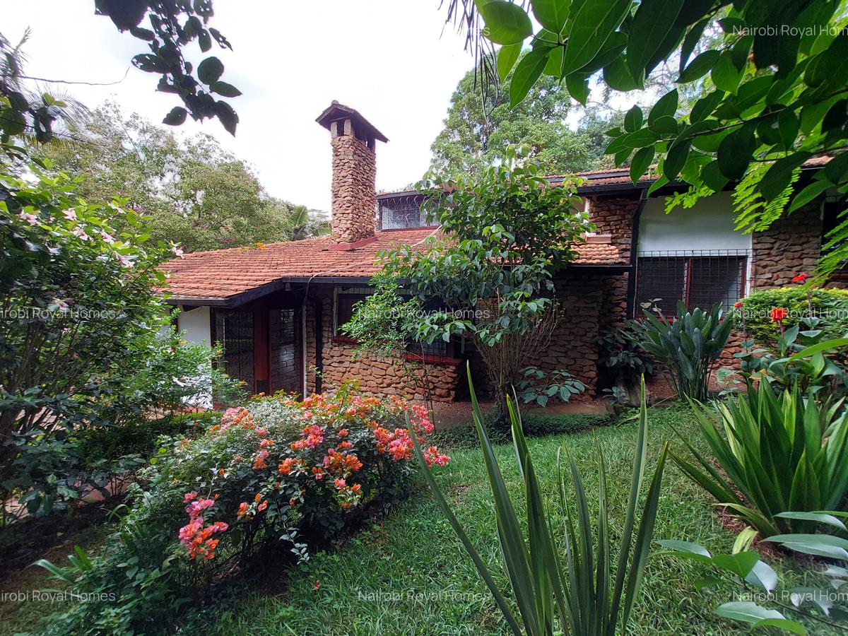 4 Bed House with En Suite at Lake View - 1