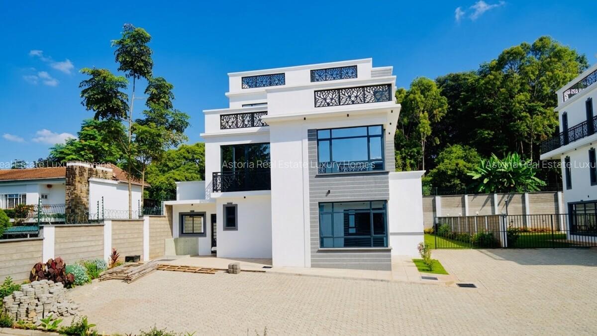 5 Bed Villa with En Suite in Lavington - 1