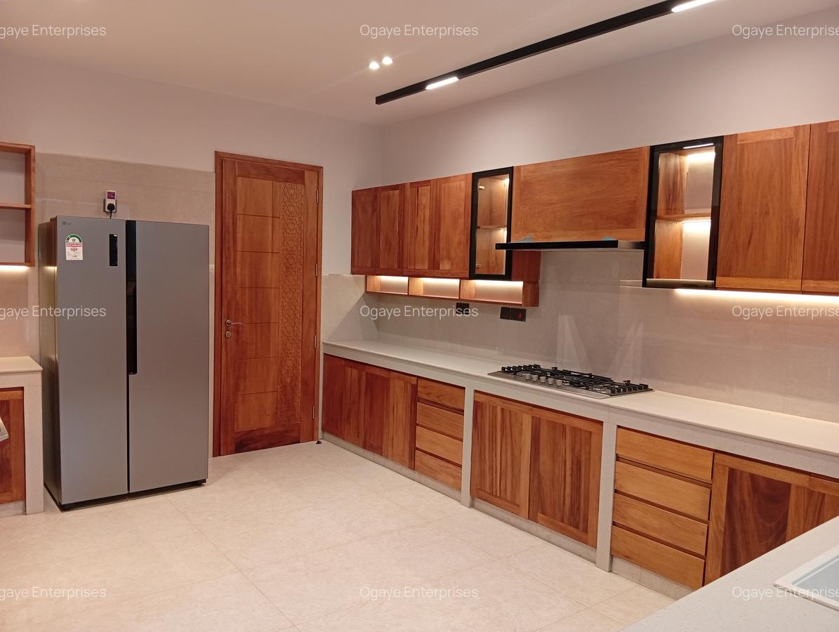 3 Bed Apartment with En Suite at Mt Kenya Road - 1
