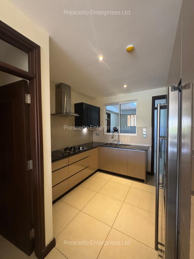 2 Bed Apartment with En Suite at Off Links Road - 5