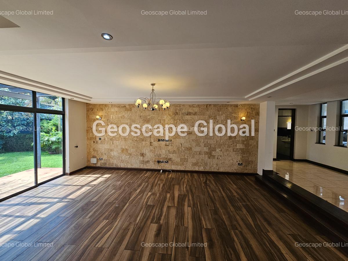 5 Bed House with En Suite in Lavington - 7