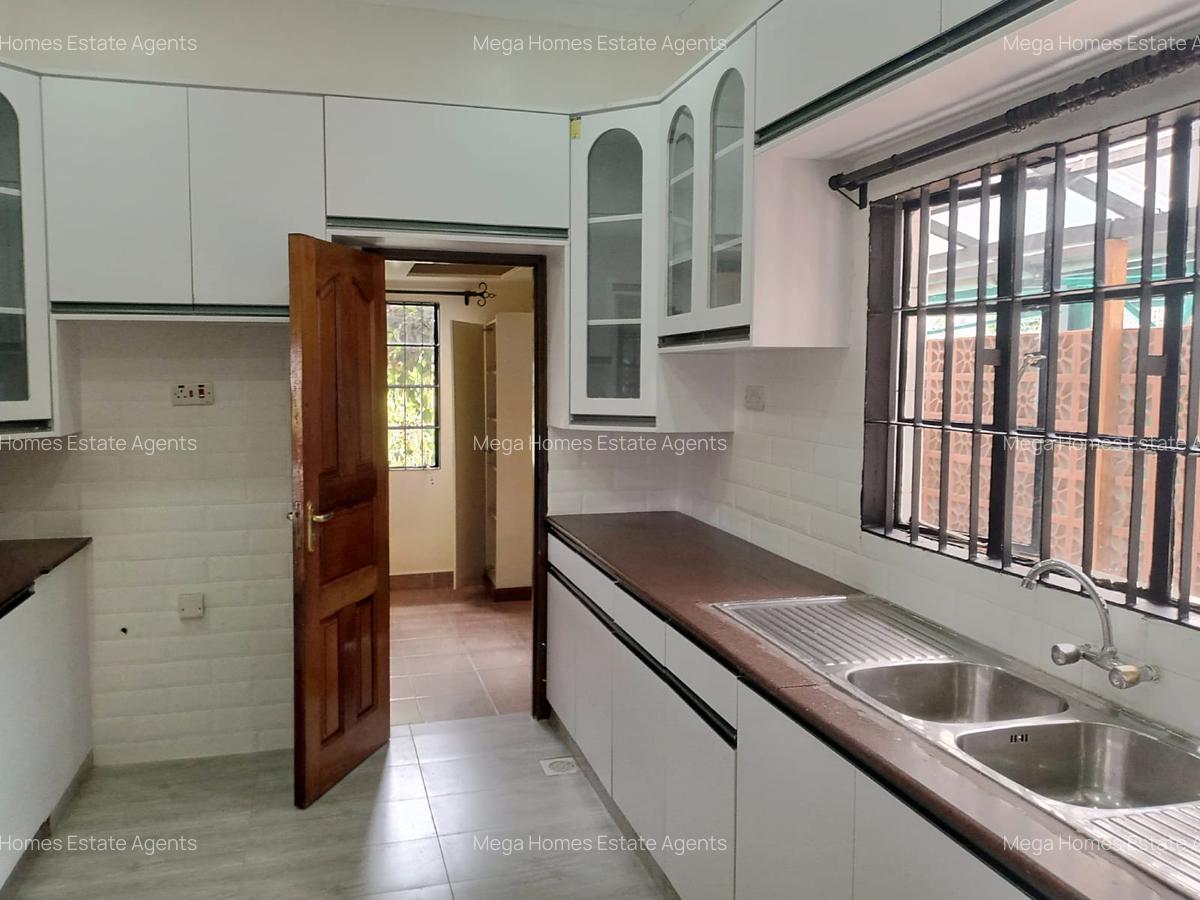 5 Bed House with En Suite in Nyari - 16