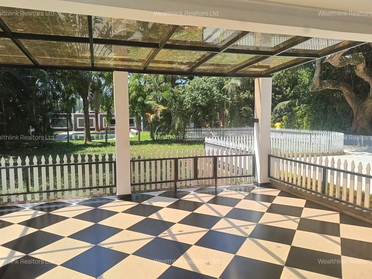 5 Bed House with En Suite at Garden Estate - 20