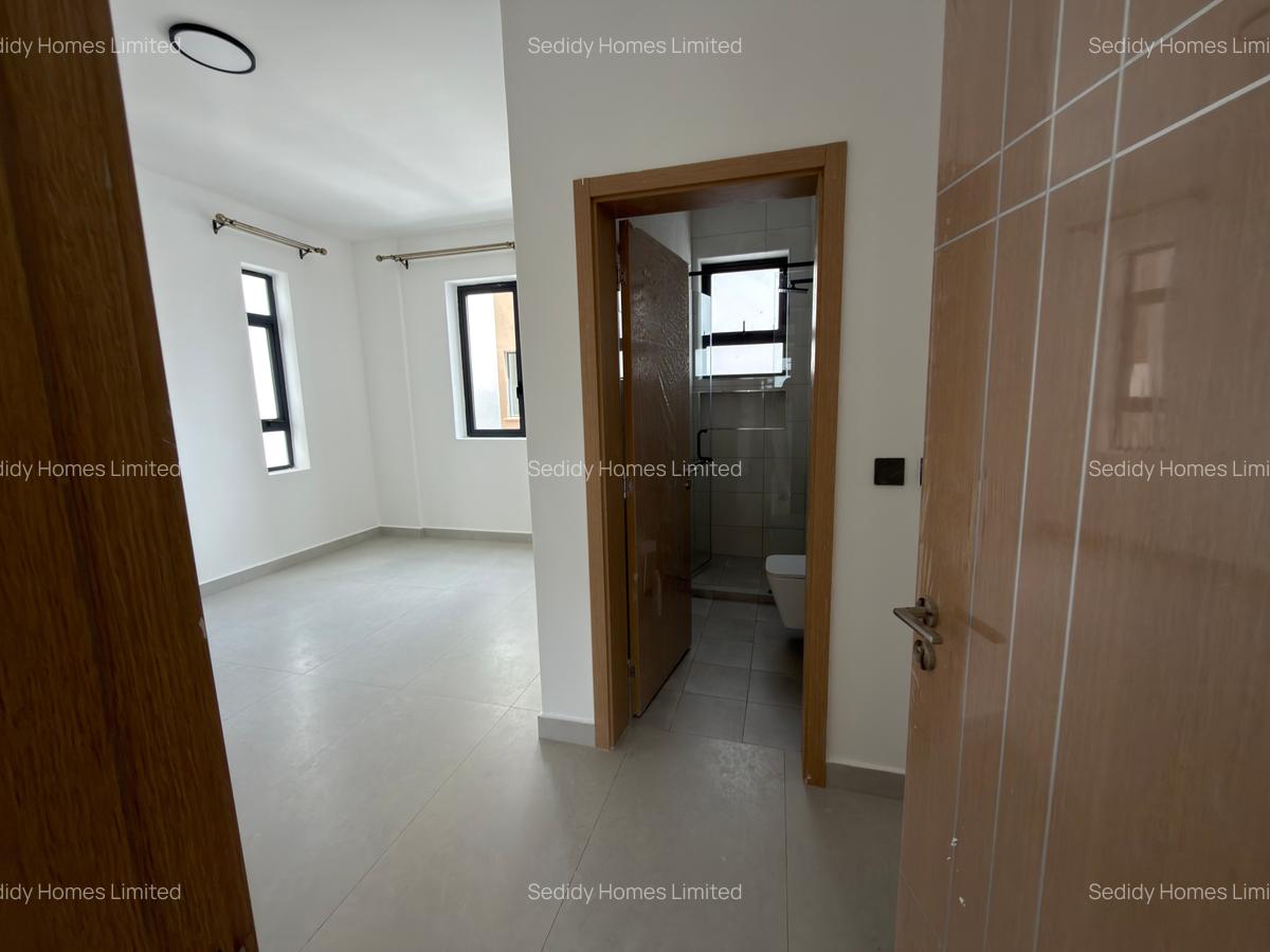 2 Bed Apartment with En Suite in Brookside - 5