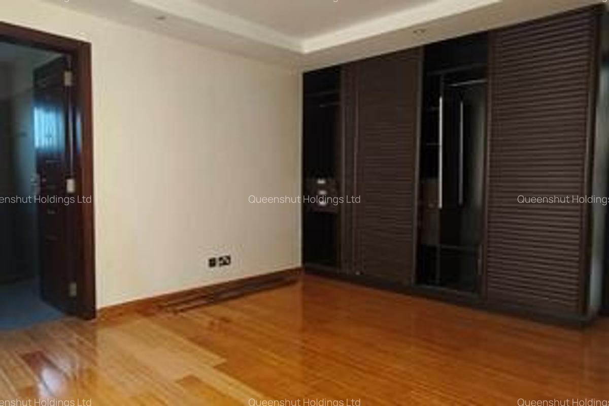 5 Bed Townhouse with En Suite in Westlands Area - 17