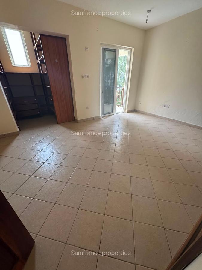 Serviced 2 Bed Apartment with En Suite at Serena Road - 3