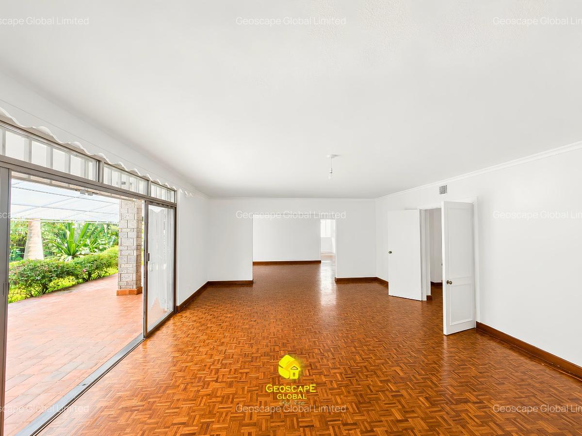 5 Bed House with En Suite in Spring Valley - 2