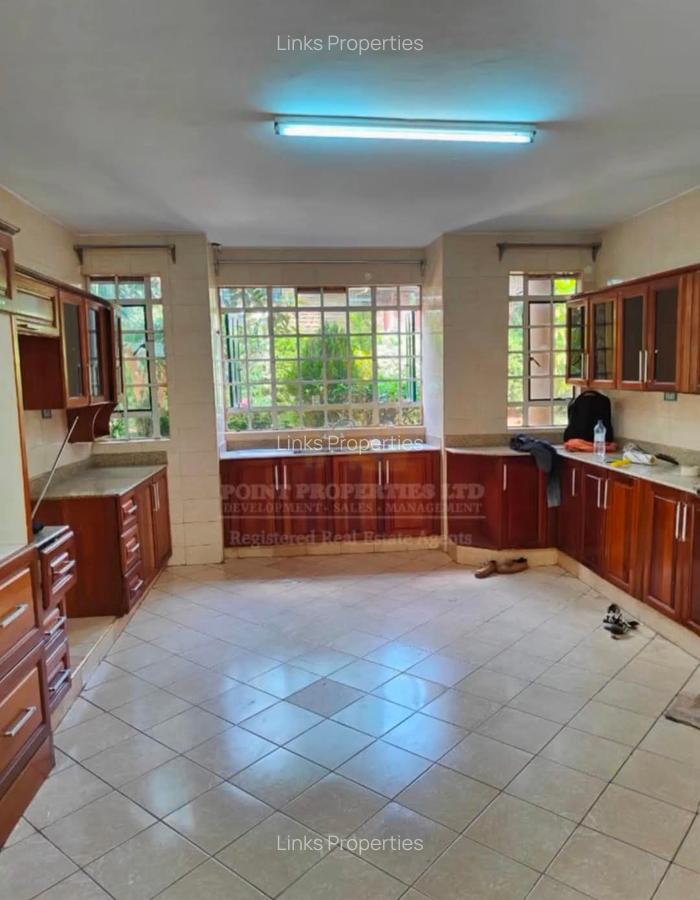 4 Bed Townhouse with En Suite at Kerarapon Road - 6