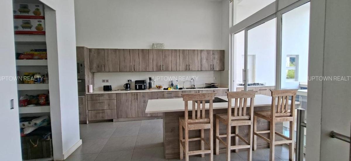 4 Bed House with En Suite at Spring Valley - 3