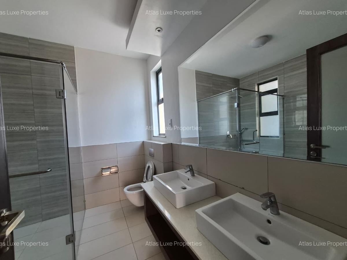4 Bed Townhouse with En Suite in Garden Estate - 11