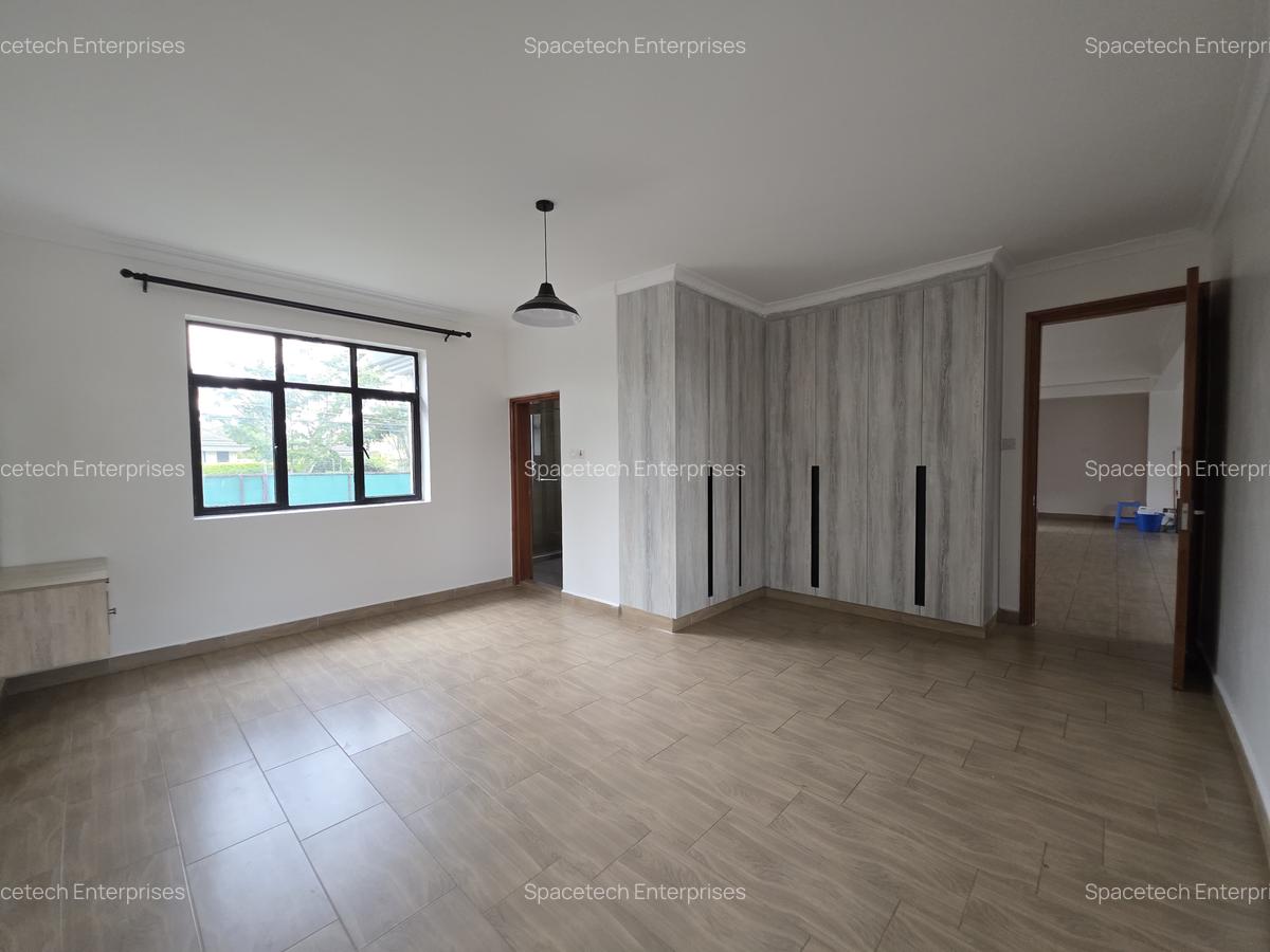 5 Bed Townhouse with En Suite in Ridgeways - 19