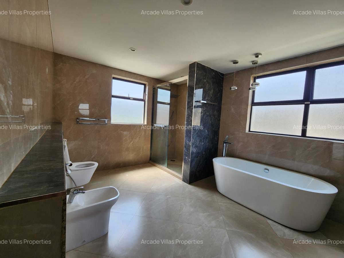 5 Bed Townhouse with En Suite in Lavington - 6