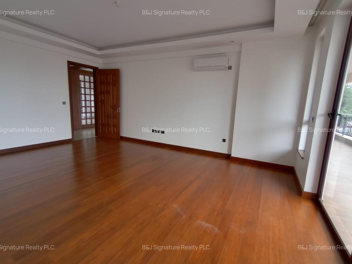 4 Bed Apartment with En Suite in General Mathenge - 14