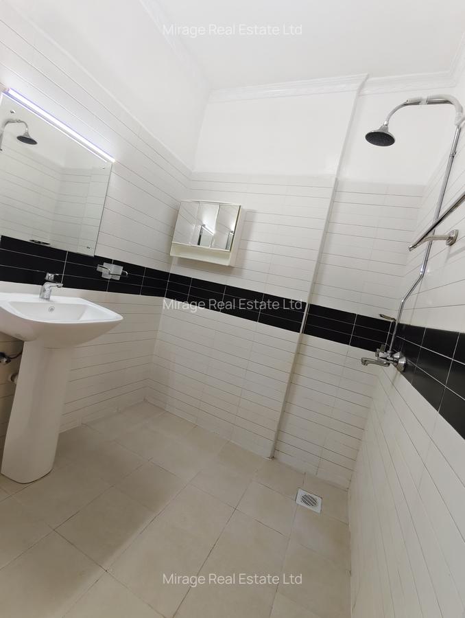 2 Bed Apartment with En Suite in Lavington - 6