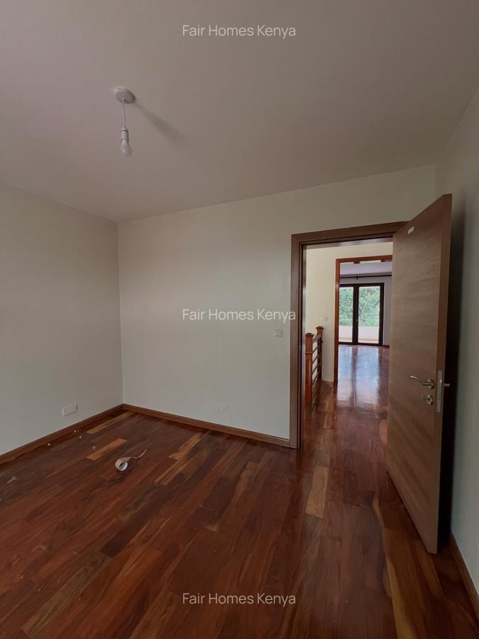 5 Bed Townhouse with En Suite at Lavington Green - 12