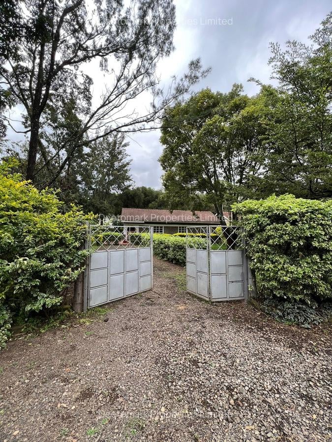 3 Bed House with Garden at Galleria - 1