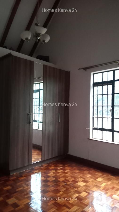 4 Bed Townhouse in Redhill - 14