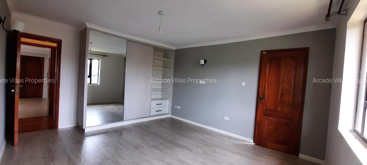 5 Bed Townhouse with En Suite in Lavington - 17