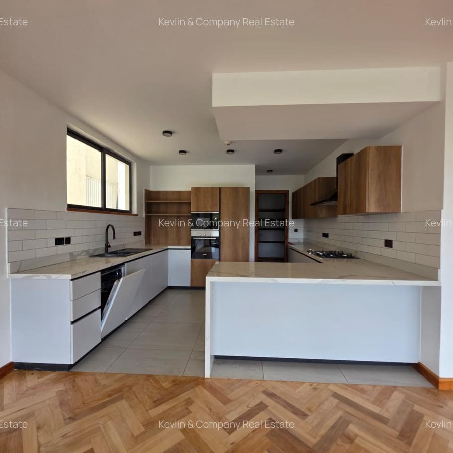 4 Bed Apartment with En Suite in Spring Valley - 6