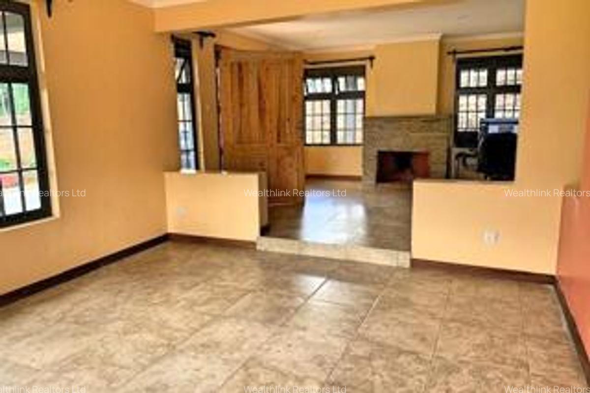 3 Bed House with En Suite at Nyari - 8