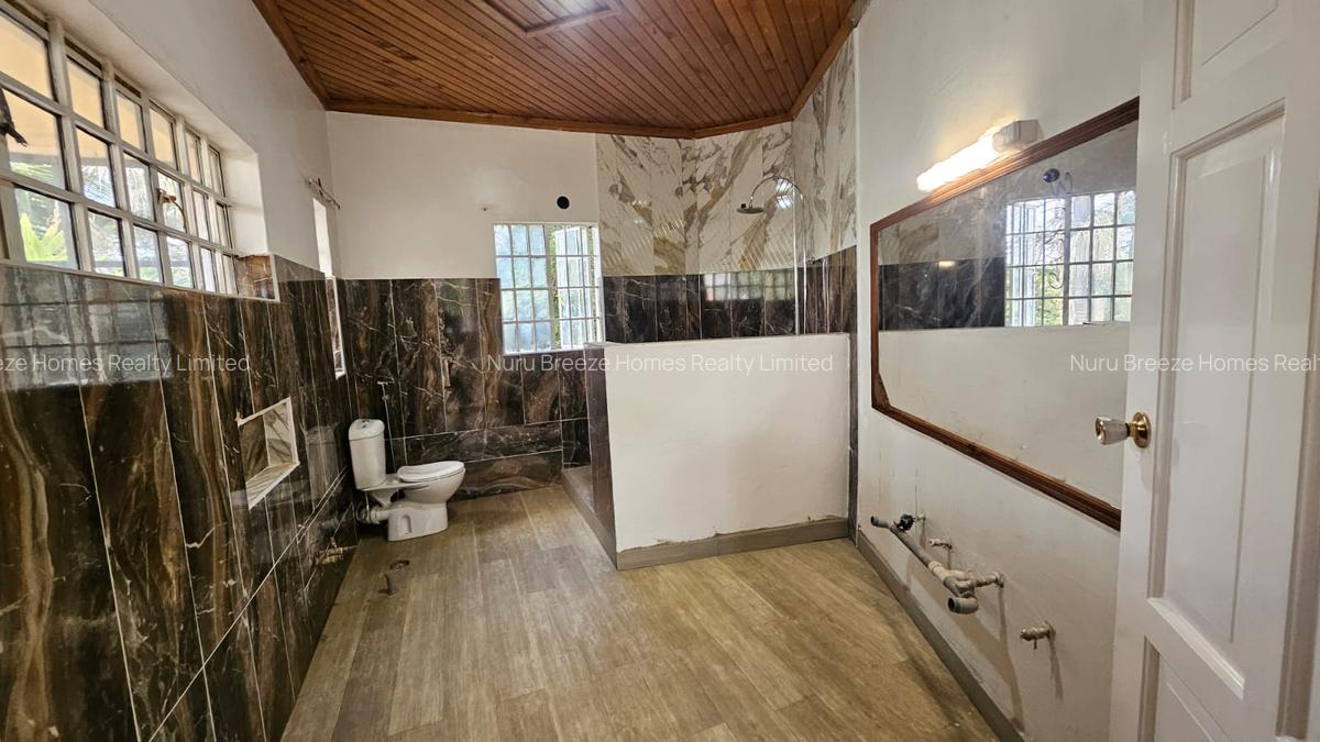5 Bed House with En Suite in Runda - 18