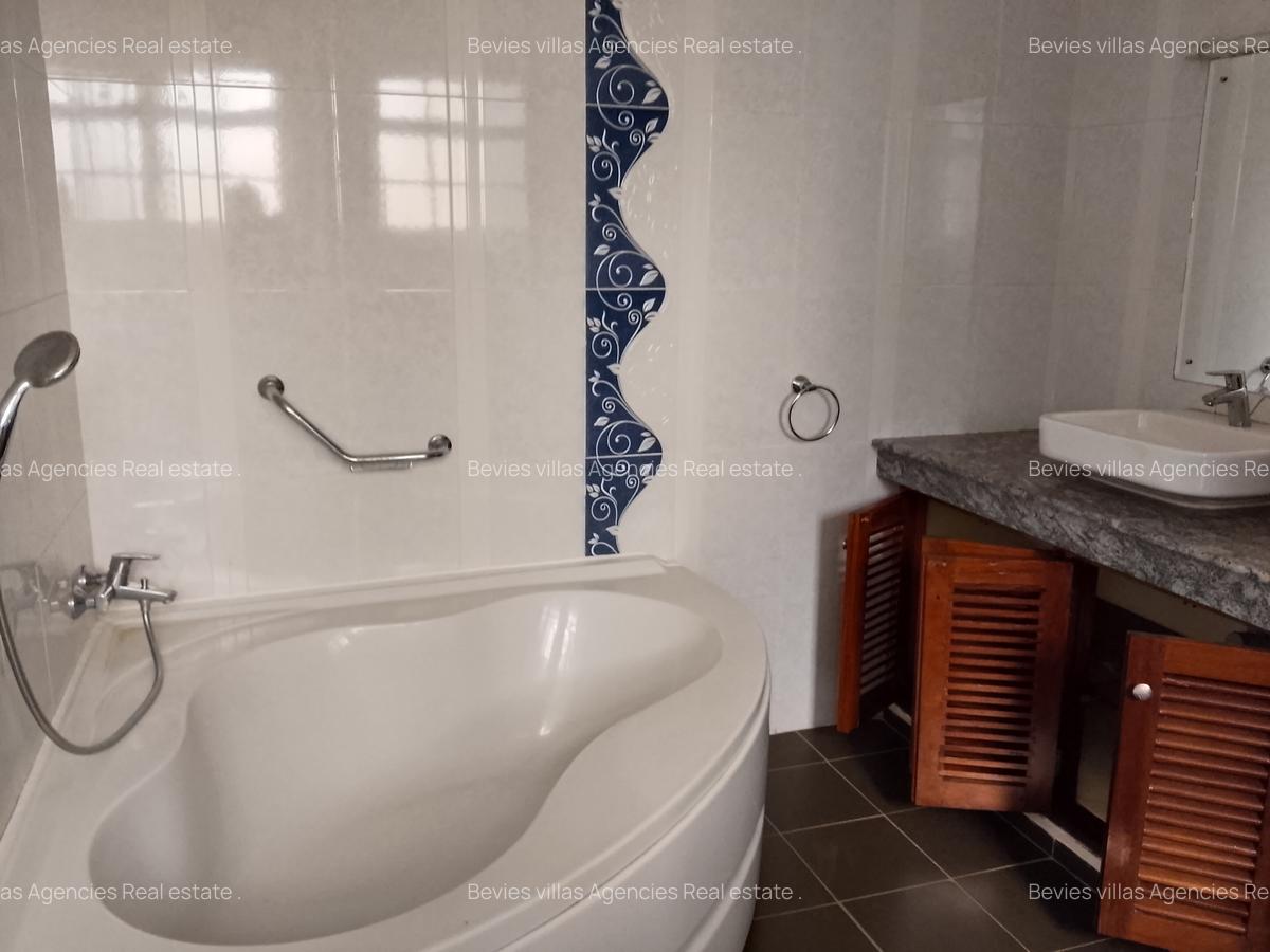 4 Bed Townhouse with En Suite at Westlands - 18