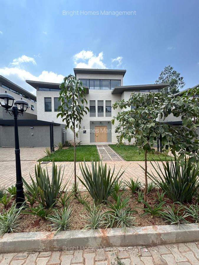 5 Bed Villa with En Suite in Runda - 1