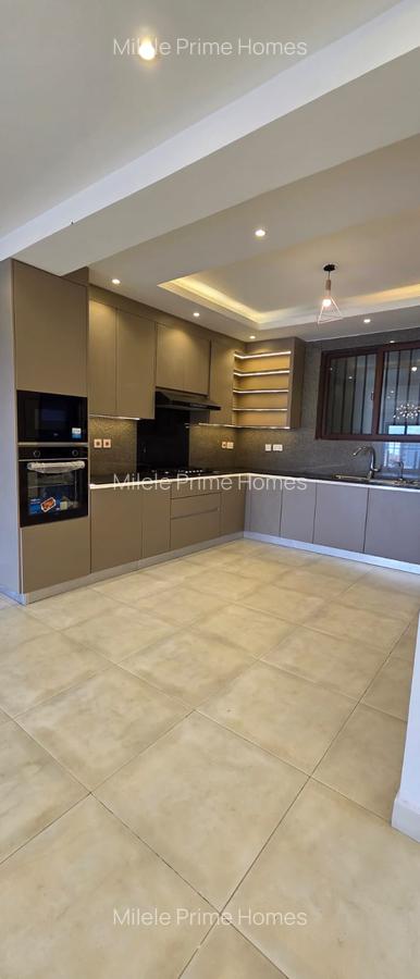 Serviced 4 Bed Apartment with En Suite in Parklands - 7