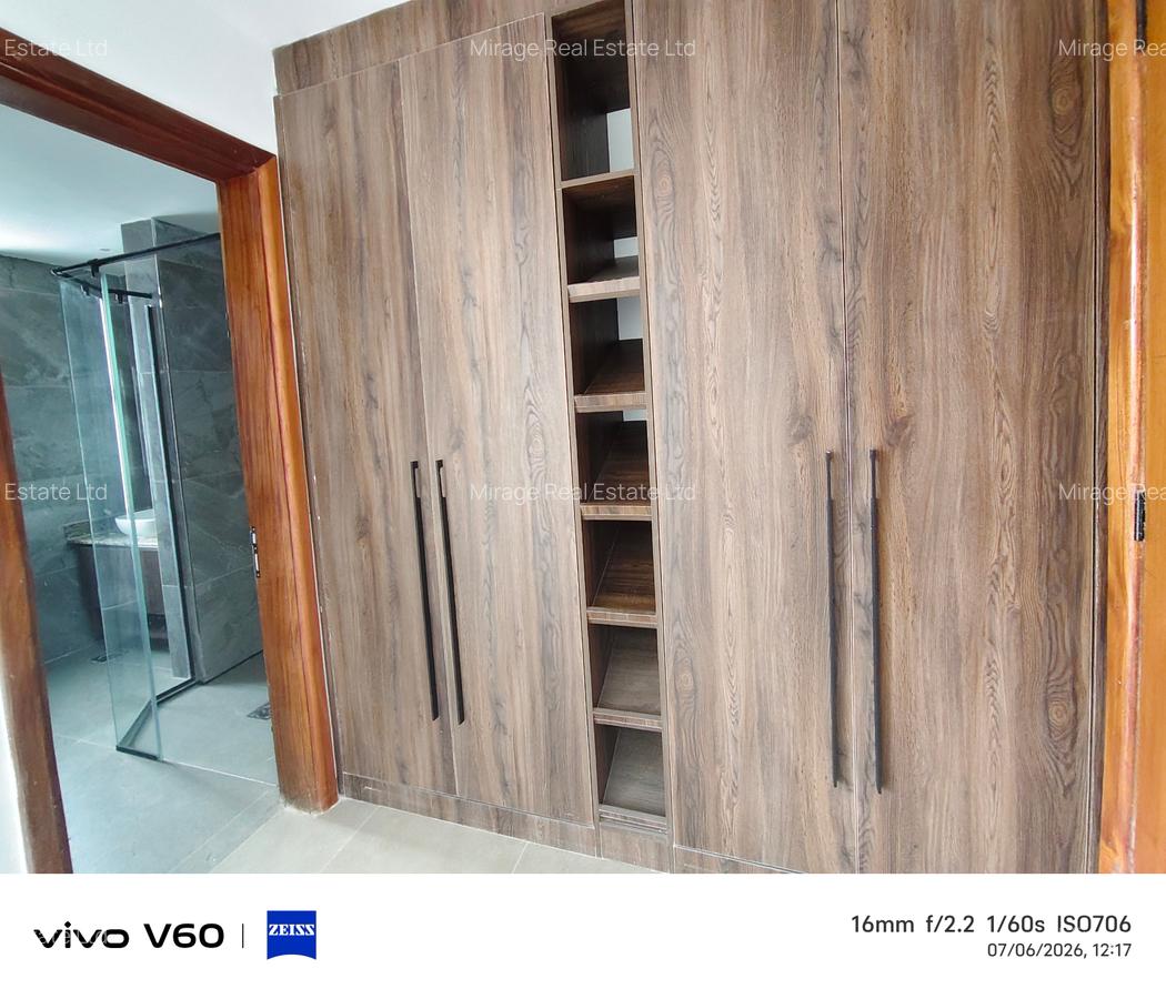 3 Bed Apartment with En Suite in Riverside - 15