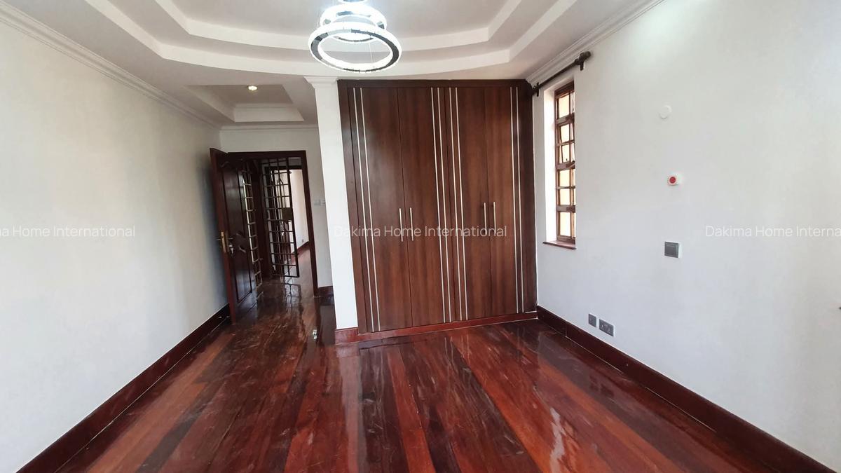 5 Bed House with En Suite in Runda - 7