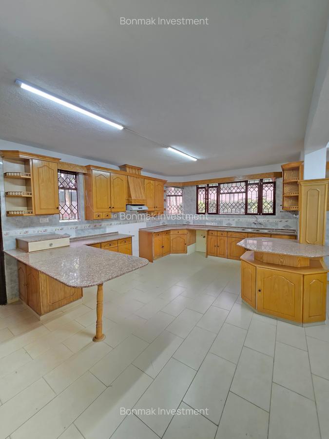 5 Bed House with En Suite at Old Runda - 6