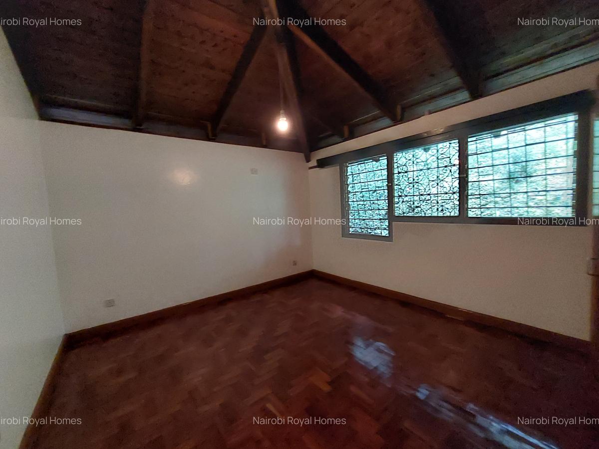 4 Bed House with En Suite at Lake View - 14