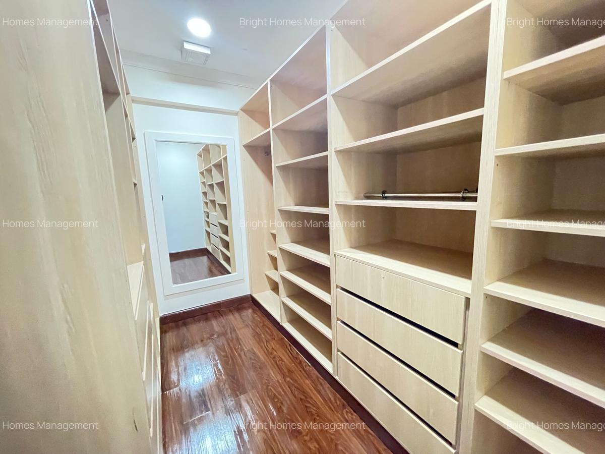 5 Bed Townhouse with Swimming Pool in Spring Valley - 12