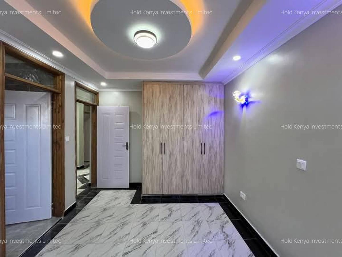 4 Bed House with En Suite at Riverside Drive - 9