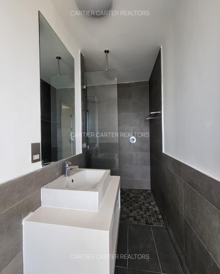 Serviced 2 Bed Apartment with En Suite in Garden Estate - 11