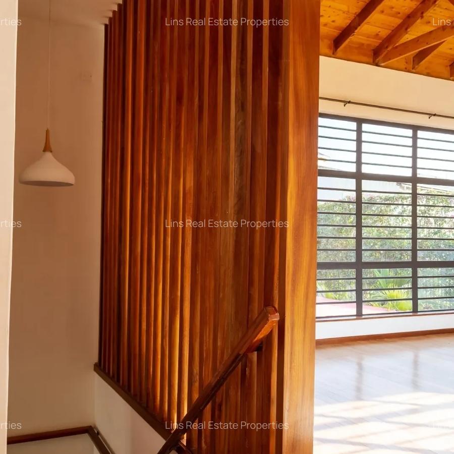 3 Bed House with En Suite in Rosslyn - 10