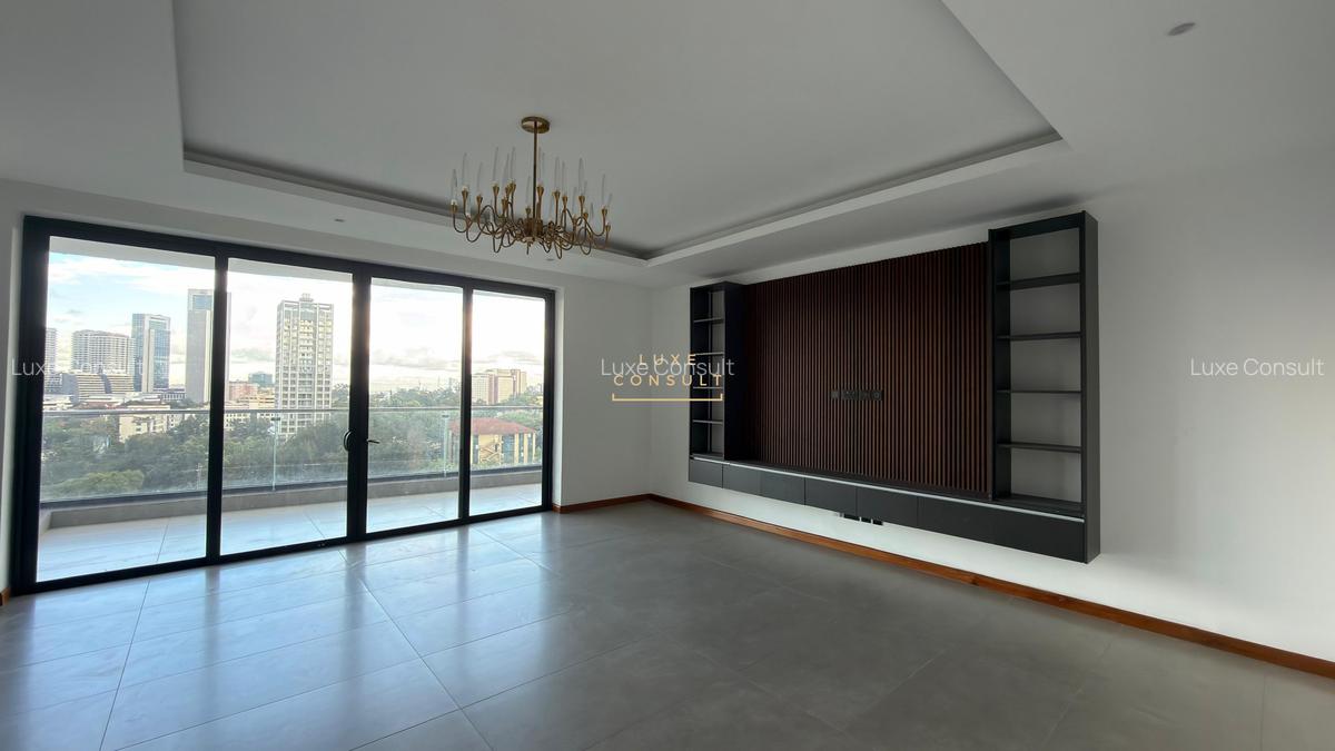 3 Bed Apartment with En Suite in Riverside - 3