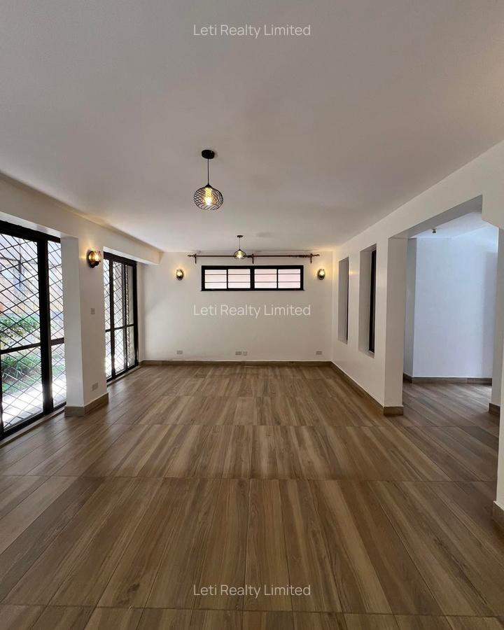 5 Bed Townhouse with En Suite in Lavington - 4