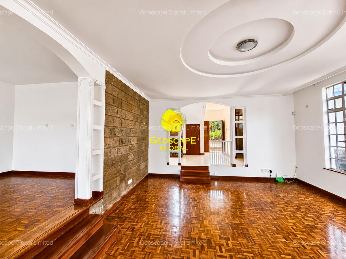 4 Bed House with En Suite in Rosslyn - 7