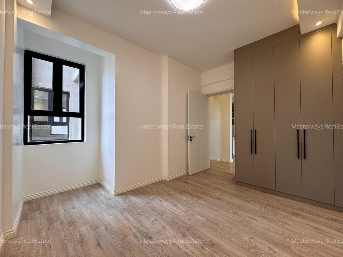 3 Bed Apartment with En Suite in Parklands - 10