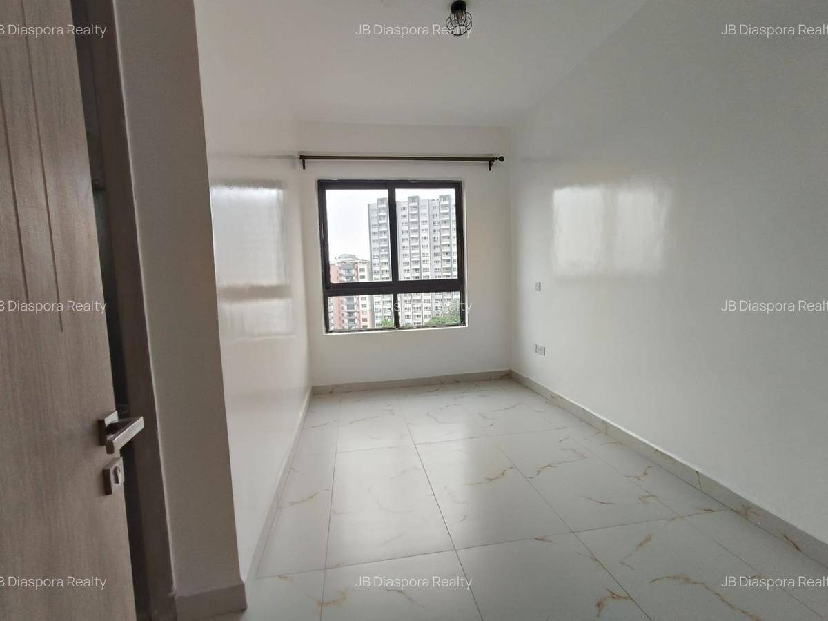 4 Bed Apartment with Swimming Pool at City Park - 9