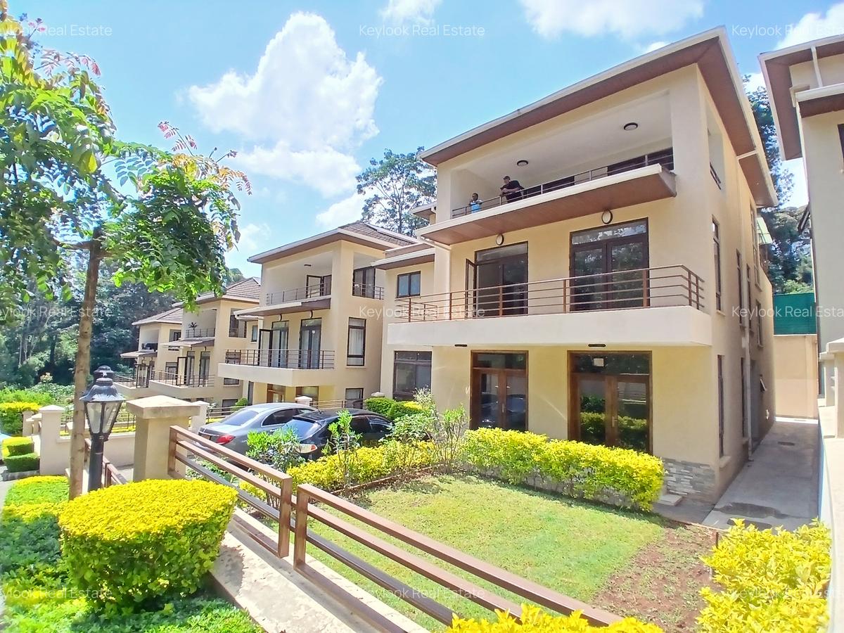 5 Bed Townhouse with En Suite at Lavington Green - 3
