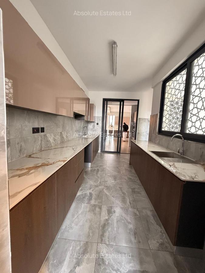 3 Bed Apartment with Swimming Pool in Riverside - 5