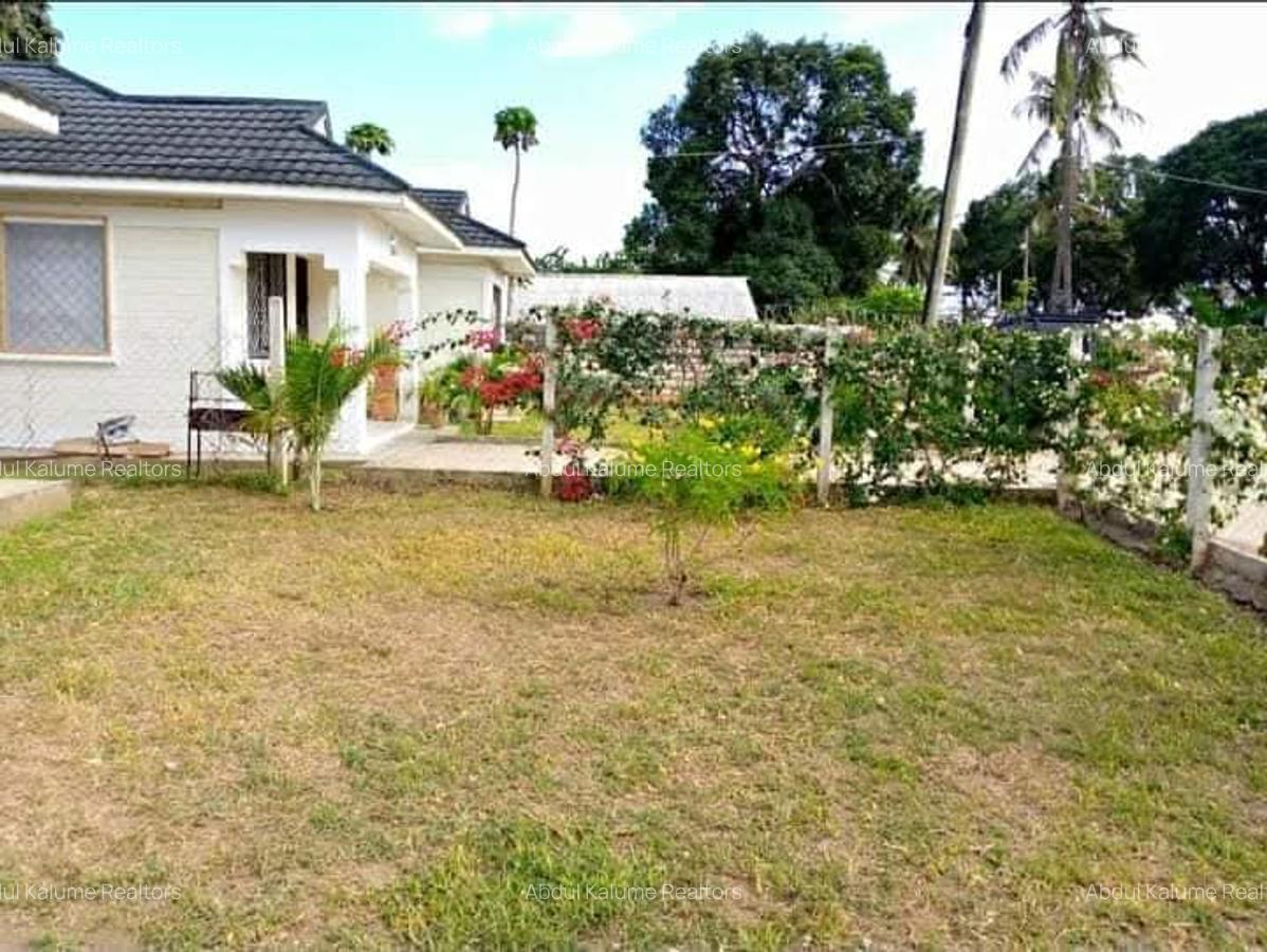 3 Bed Townhouse with En Suite at Bamburi - 4