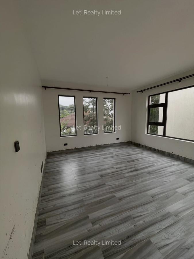 6 Bed Townhouse with En Suite in Lavington - 13