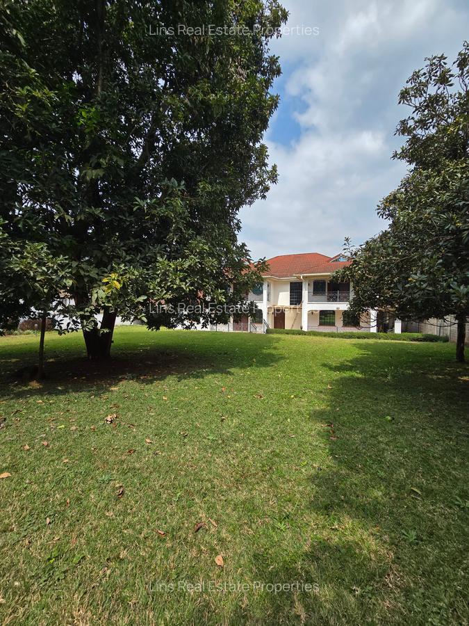 5 Bed House with En Suite in Runda - 2