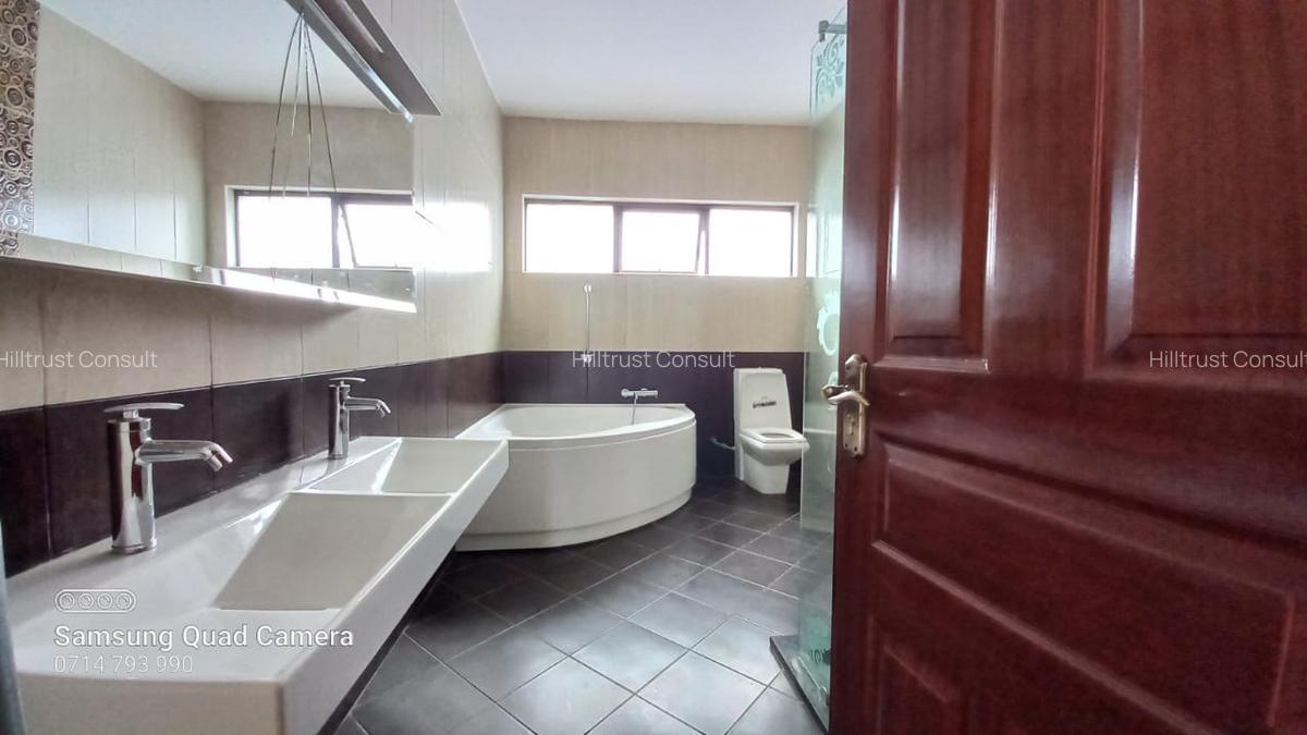 5 Bed Townhouse with En Suite at Gravellia Grove - 4