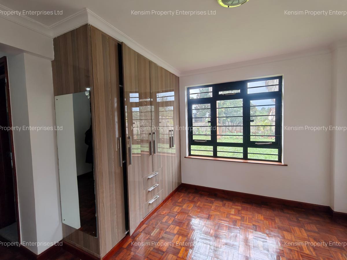 5 Bed House with En Suite in Runda - 14