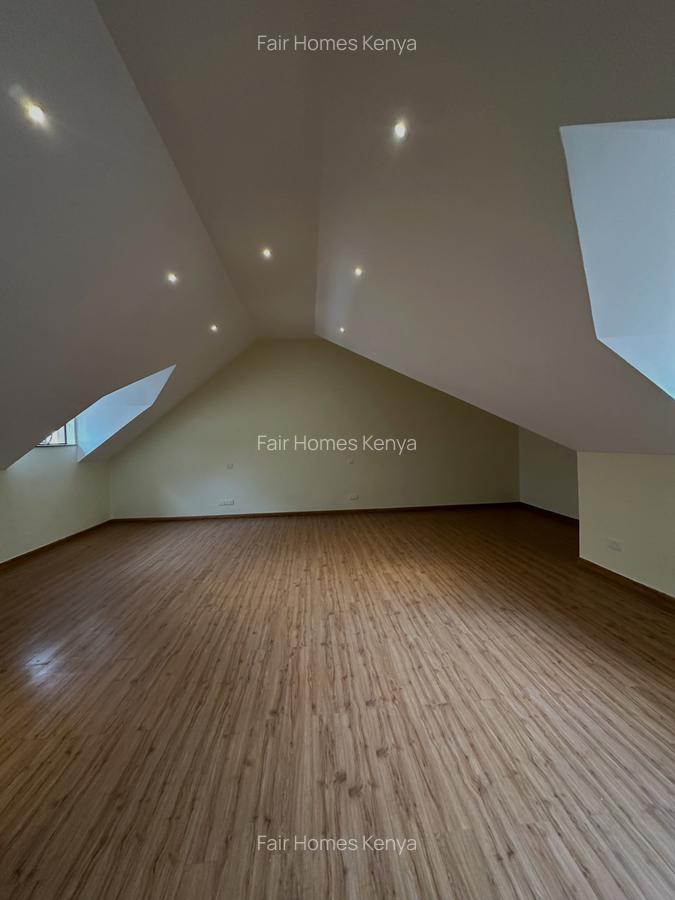 5 Bed Townhouse with En Suite at Lavington Green - 8